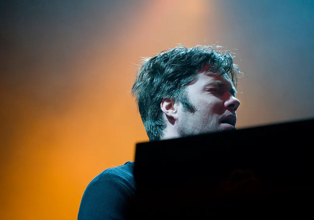 Rufus Wainwright — Going to a Town Solo