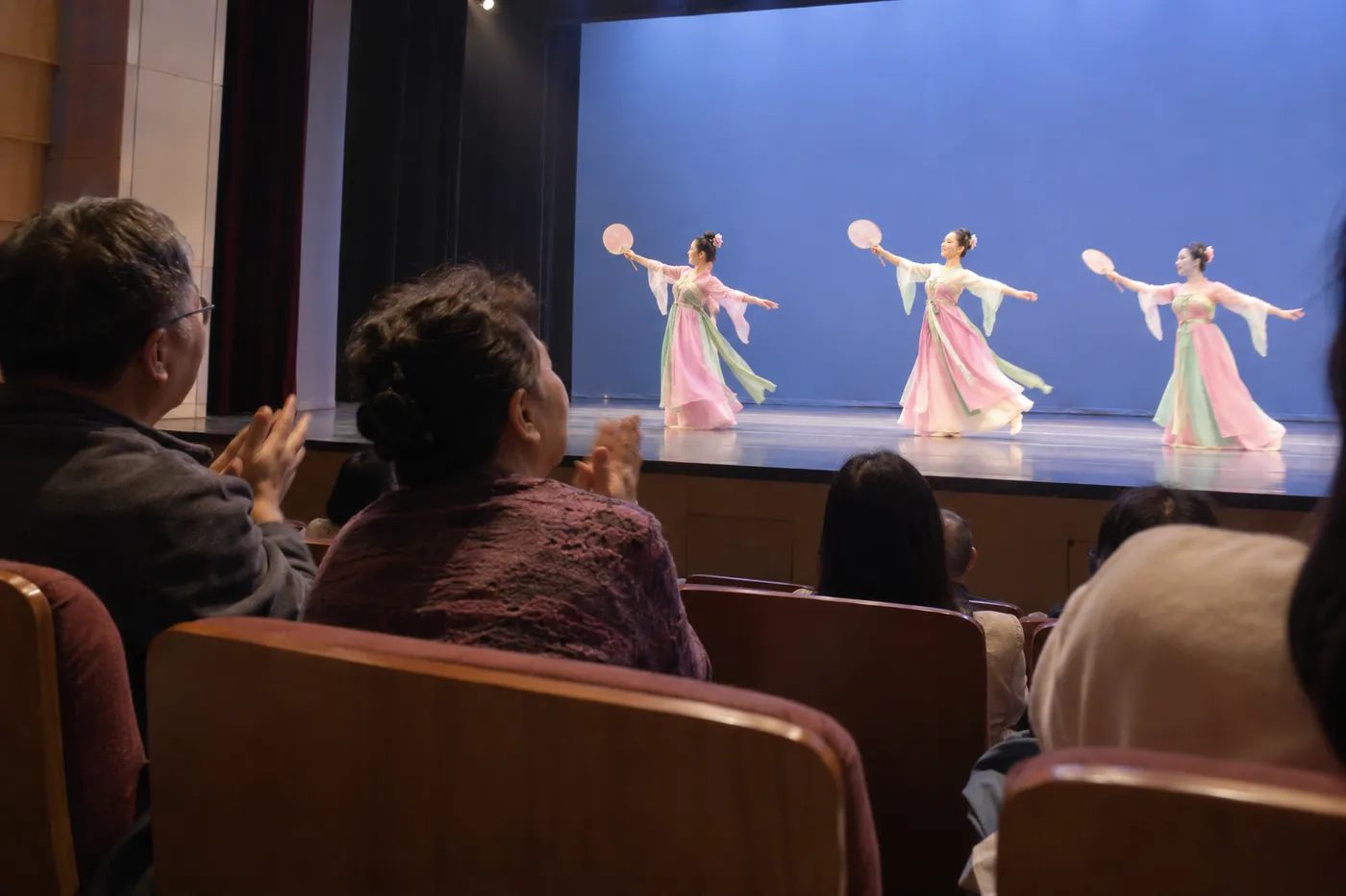 SHEN YUN DANZA