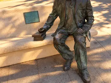 Estàtua de Vicent Andrés Estellés